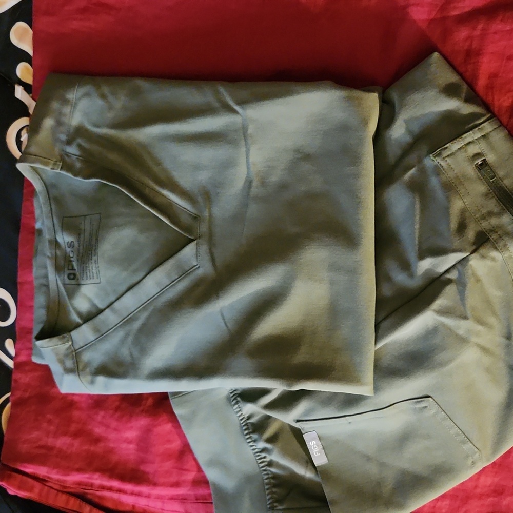 Uniform set - Picture 4 of 5